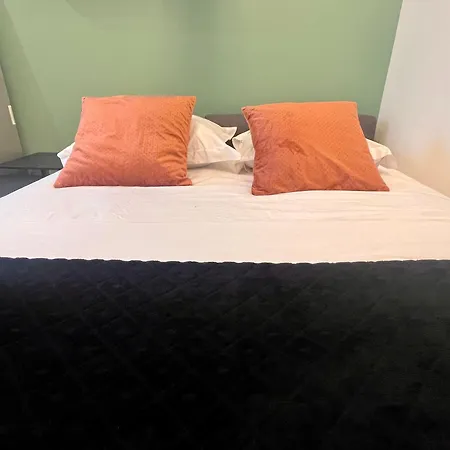 Appartamento Fully Equipped - 2 Guests - 4 Mins From The Metro